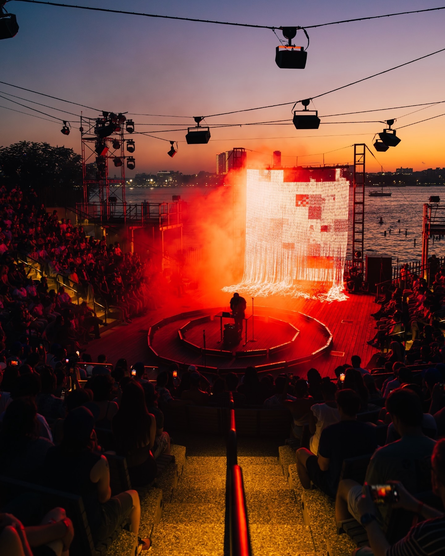 XVY – Bando Stone & The New World, Little Island, New York, 07/2024, ph: aplasticplant XVY – Bando Stone & The New World, Little Island, New York, 07/2024, ph: aplasticplant