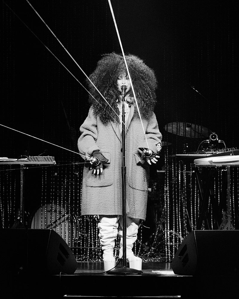Erykah Badu - The Mama's Gun #10